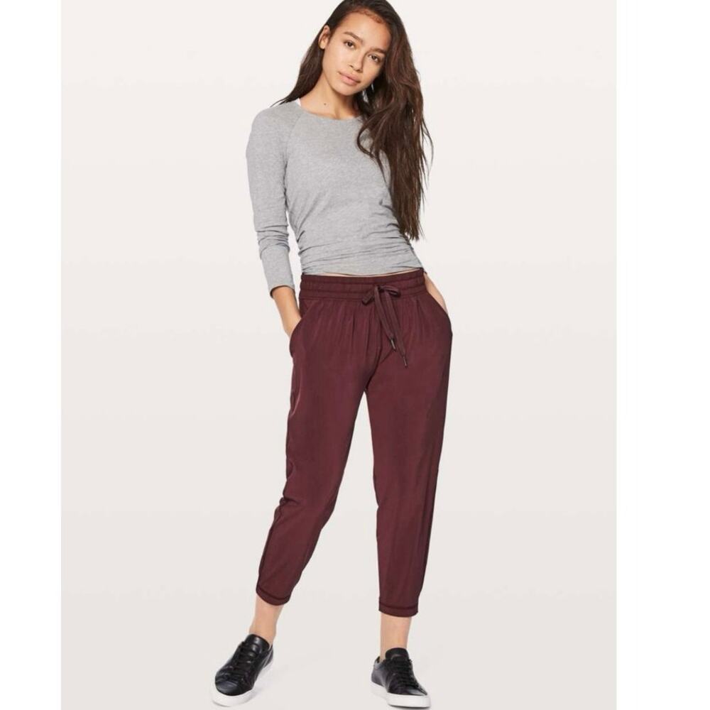 Lululemon Size 2 Namaskar Crop Garnet Pants‎ Athleisure Workout